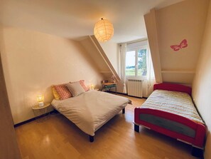 5 bedrooms, iron/ironing board, WiFi