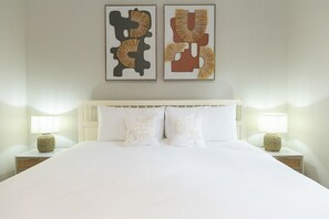 4 bedrooms, free WiFi, bed sheets, wheelchair access