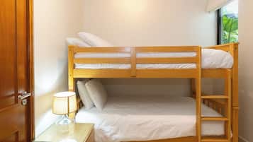 4 bedrooms, free WiFi, bed sheets, wheelchair access