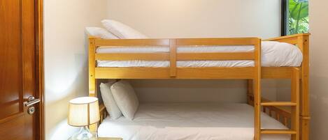4 bedrooms, free WiFi, bed sheets, wheelchair access