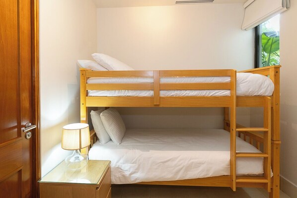4 bedrooms, free WiFi, bed sheets, wheelchair access
