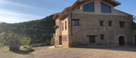 المنشأة من الخارج