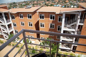Property grounds - Terrific 3BR Apartment in Kigali (Kigali)