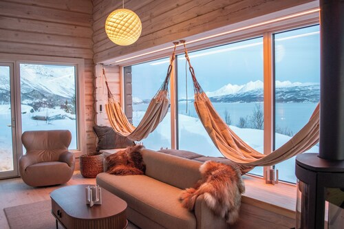 Sommarbukt – "Tind" Aurora Hideaway | Premium Fjord Lodge