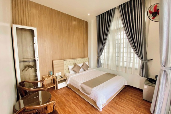 Blackout drapes, free WiFi