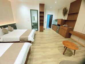 Quadruple Room, Balcony | Blackout drapes, free WiFi - Gaki Hotel (Hue)