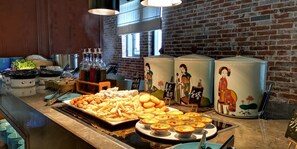 Daily buffet breakfast for a fee