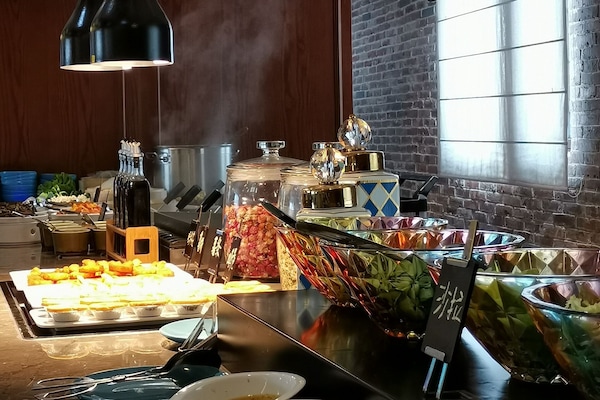 Daily buffet breakfast for a fee