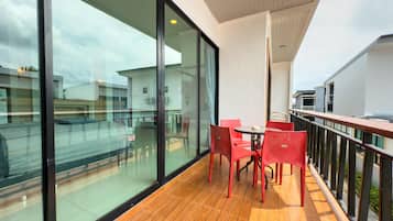 Family Room | Terrace/patio