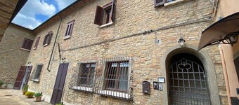Volterra view - downtown on foot. Studio apartment with a view in the historic center.