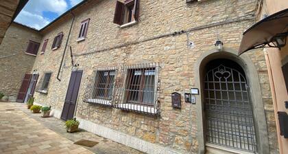 Volterra view - downtown on foot. Studio apartment with a view in the historic center.