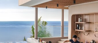 Mandala Oceanfront Driftwood Apartment