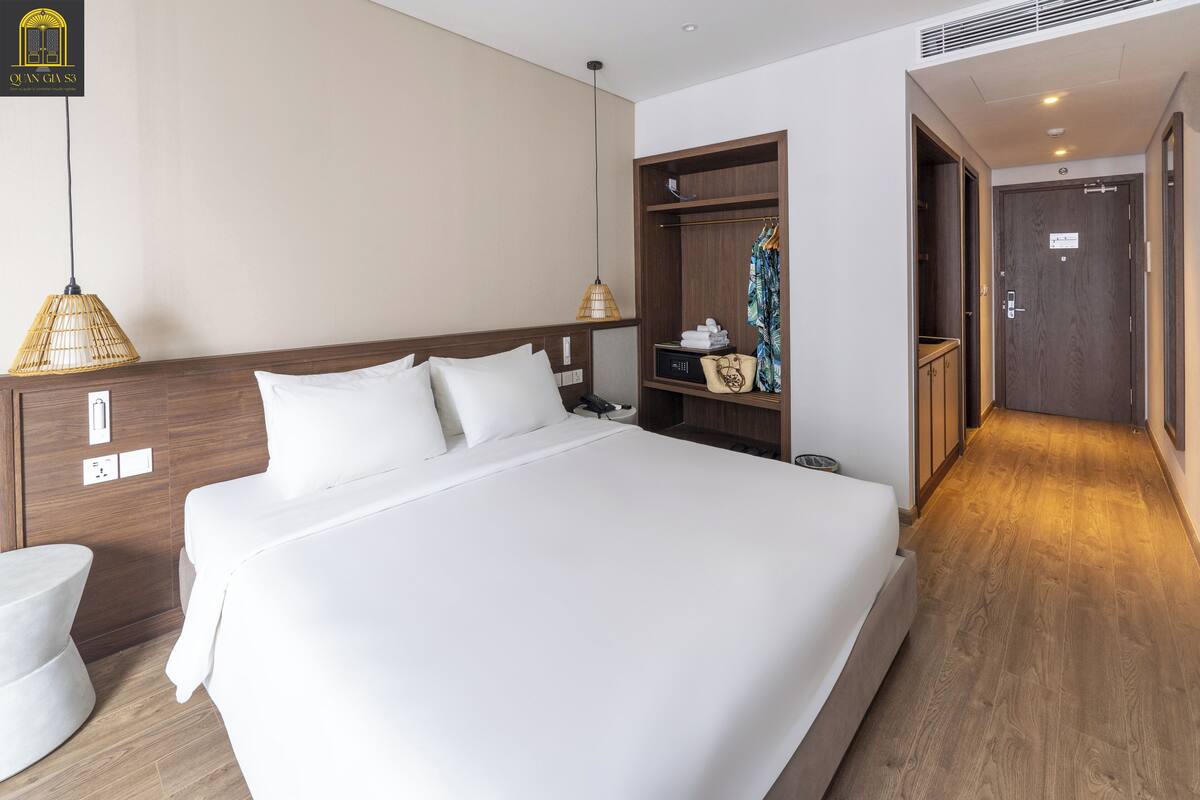 Kahden hengen deluxe-huone, merinÀköala | Pillowtop-patjalliset sÀngyt, minibaari (osa tuotteista ilmaisia)