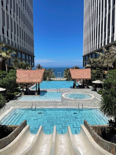 Mandala Oceanfront Driftwood Apartment