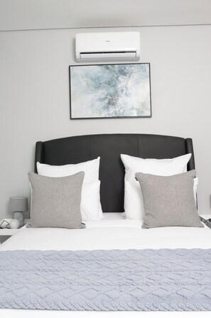 2 bedrooms, iron/ironing board, WiFi, bed sheets - Cityscape Apartments - Contemporary Comfort, Your home away from home (Gaborone)