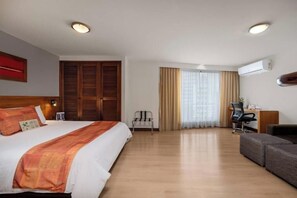 1 bedroom, iron/ironing board, WiFi, bed sheets - Leblon Suites Hotel STD3 -Breakfast Buffet-42m2-AA (Medellín)