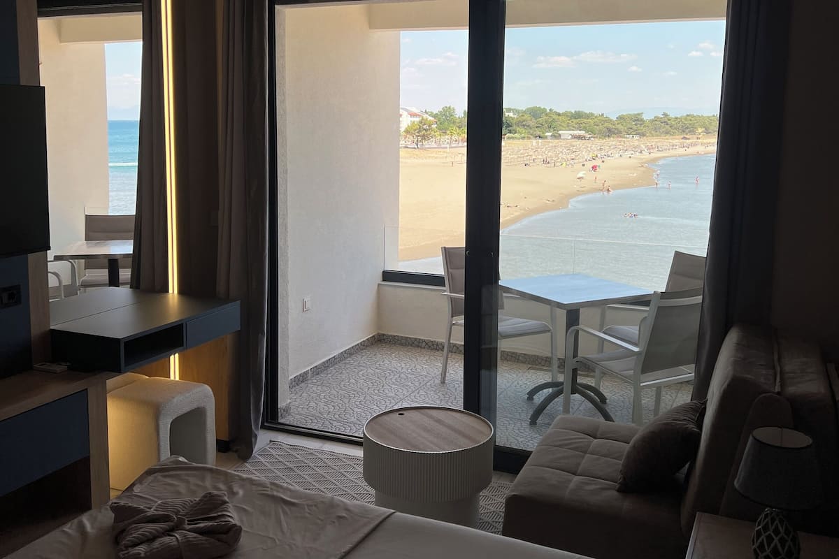 Apartamento standard, sacada, vista para o mar | Roupas de cama premium