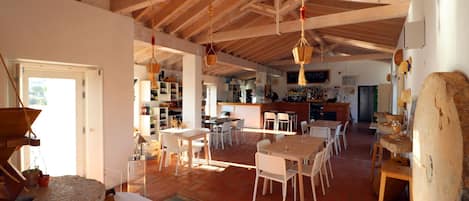 Daily local cuisine breakfast for a fee