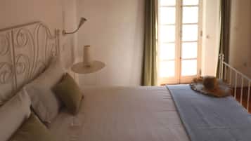 Habitación Deluxe doble, balcón, vistas a la laguna | Wifi gratis y ropa de cama