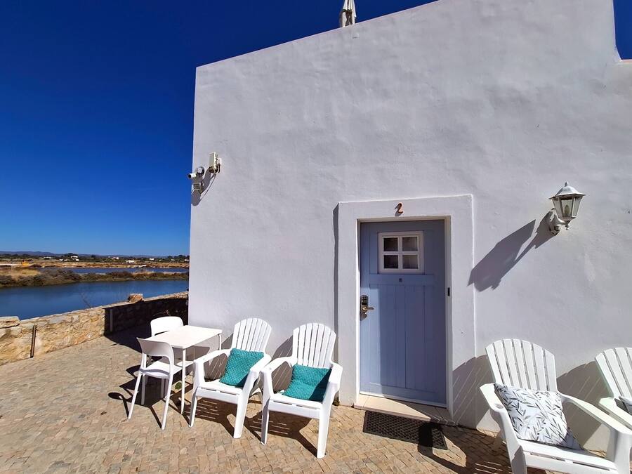 Kahden hengen deluxe-huone, jokinäköala | Ilmainen Wi-Fi, vuodevaatteet