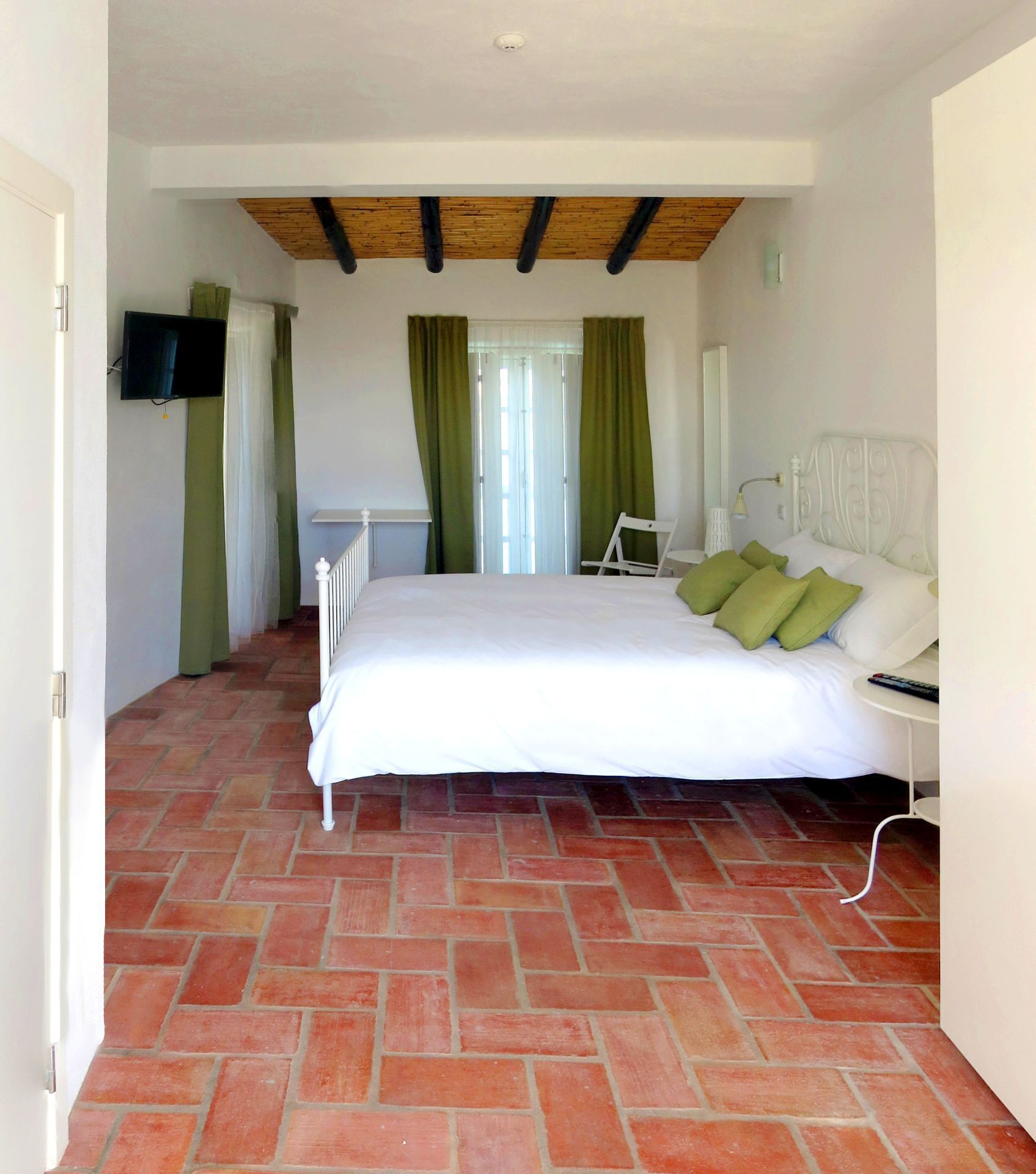 Habitación Deluxe doble, balcón, vistas a la laguna | Wifi gratis y ropa de cama