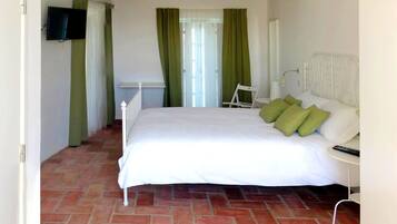 Habitación Deluxe doble, balcón, vistas a la laguna | Wifi gratis y ropa de cama