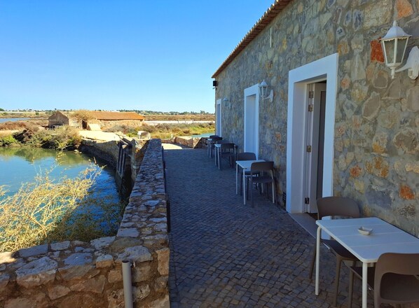 Desayuno de cocina local todos los días (con cargo) 
