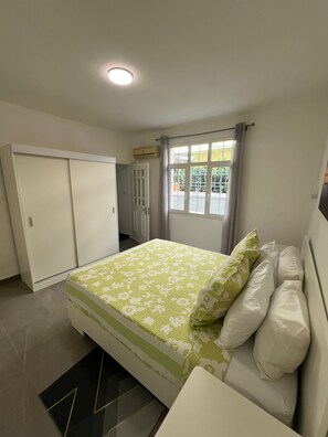 3 bedrooms, iron/ironing board, WiFi, bed sheets