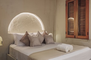 4 bedrooms, iron/ironing board, bed sheets