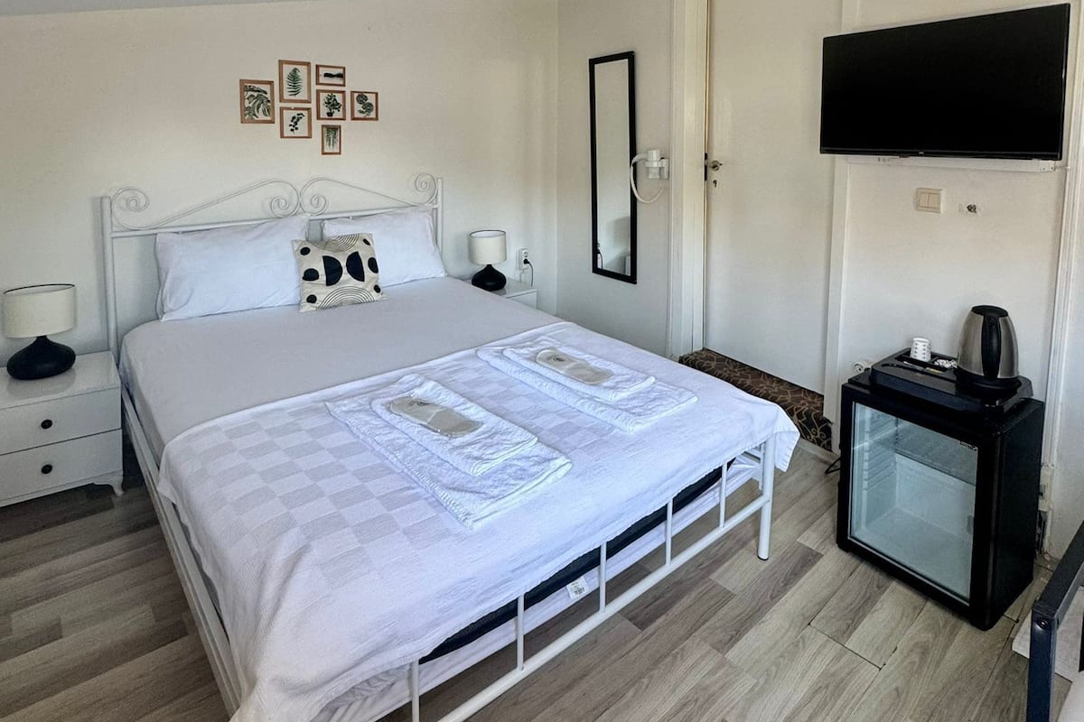 Standard Double Room, City View | Desk, laptop workspace, free WiFi, bed sheets