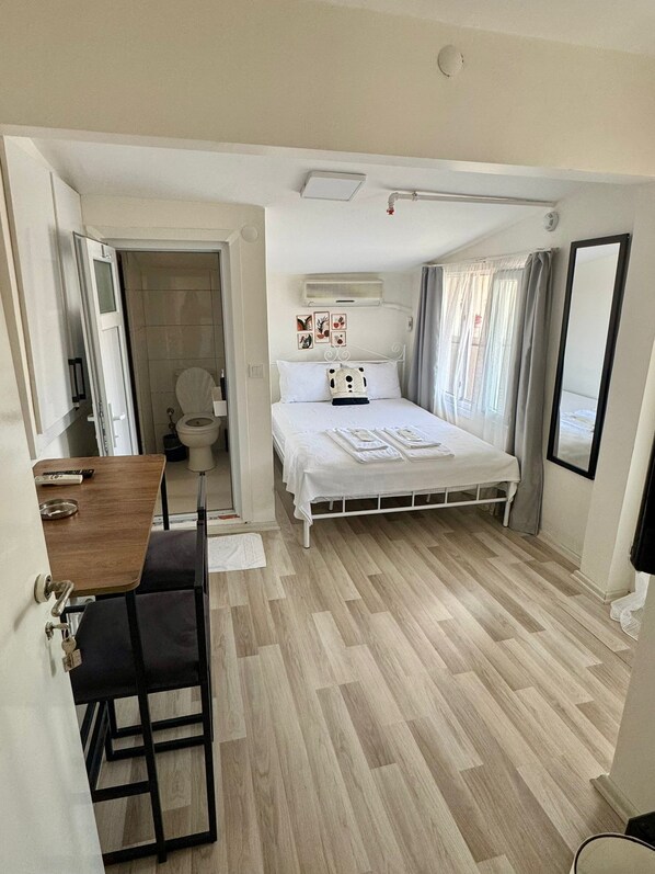 Comfort Double Room, Balcony, City View | Desk, laptop workspace, free WiFi, bed sheets - HEYBELIADA (Adalar)