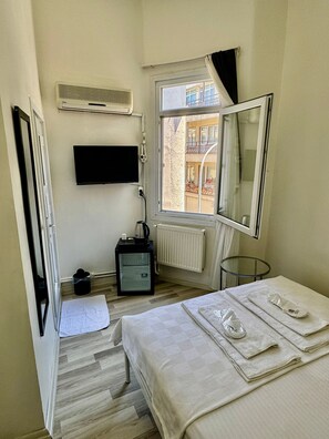 Standard Double Room, City View | Desk, laptop workspace, free WiFi, bed sheets - HEYBELIADA  (Adalar)