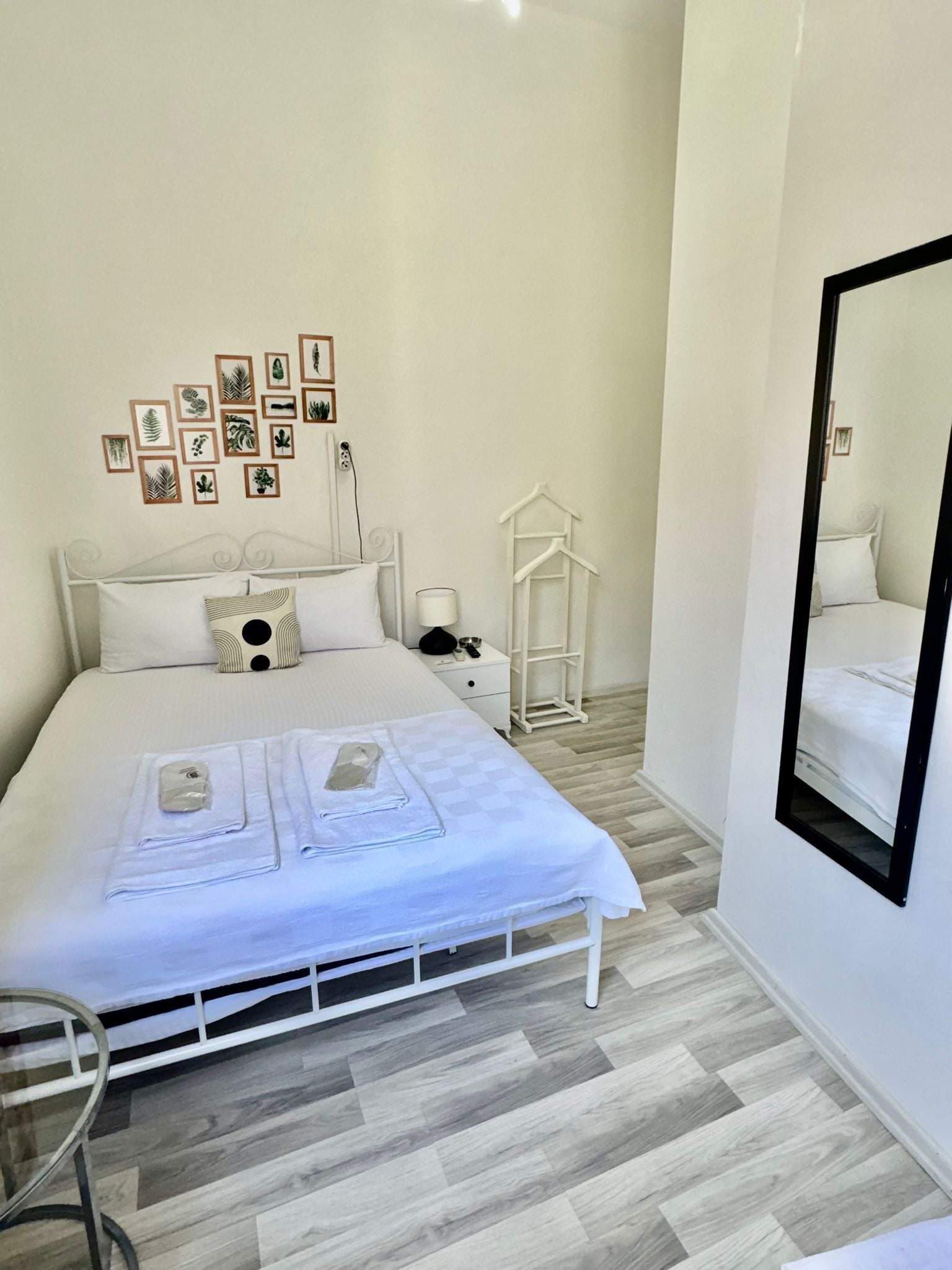 Habitación doble estándar, vista a la ciudad | Escritorio, espacio para trabajar con laptop y wifi gratis 