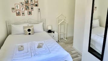 Habitación doble estándar, vista a la ciudad | Escritorio, espacio para trabajar con laptop y wifi gratis