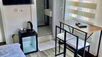 Comfort Double Room, Balcony, City View | Living area