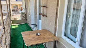 Comfort-dobbeltværelse - balkon - byudsigt | Terrasse/gårdhave