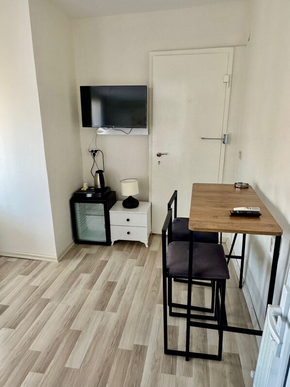 Comfort Double Room, Balcony, City View | Living area | 32-inch LED TV with satellite channels