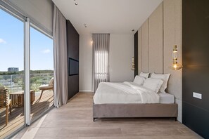 7 soveværelser, pengeskab på værelset, strygejern/strygebræt