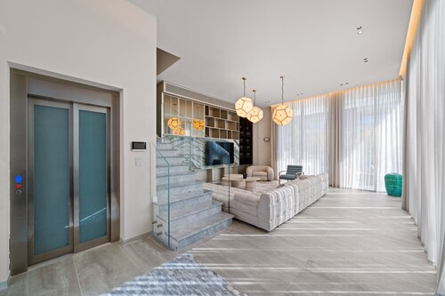 MAMAD Luxury Brand New Villa with Pool by FeelHome