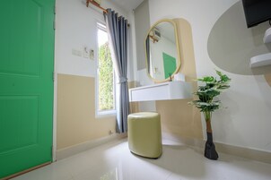 Basic Studio | Soundproofing, free WiFi