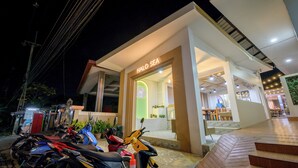 A building with a sign reading "HALO SEA" at the entrance. - Halo Sea Kohlarn (Koh Lan)