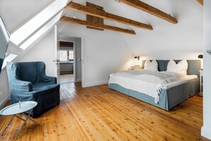 2 bedrooms, travel cot, free WiFi