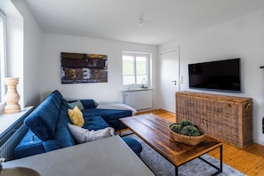 TV, fireplace, stereo