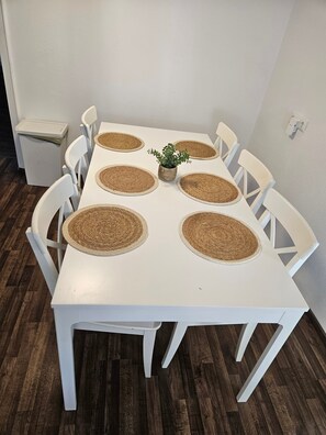 Dining - Apartment 'By B2' with Wi-Fi (Thüngen)