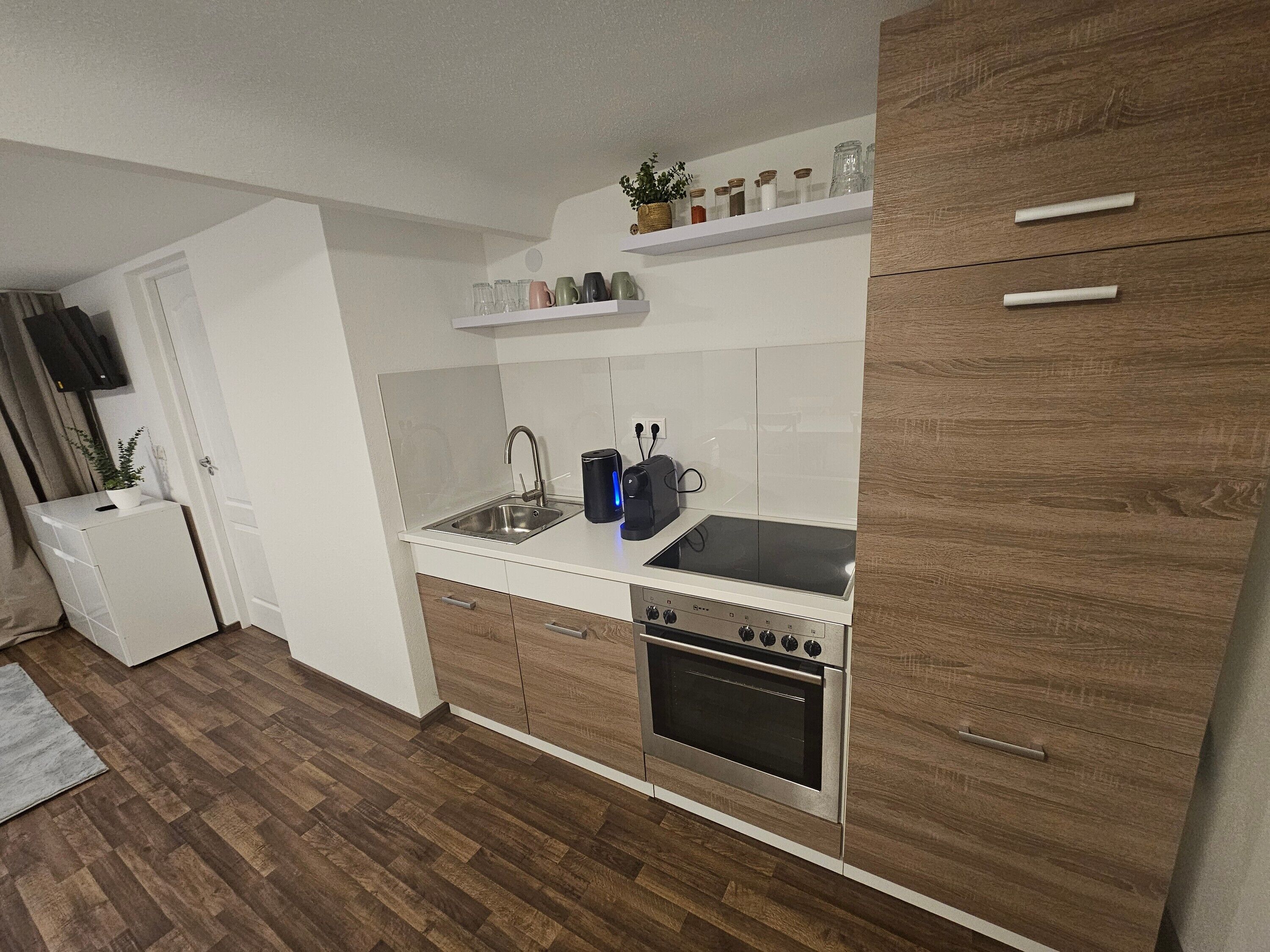 Frigorífico, horno, placa de cocina y cafetera o tetera