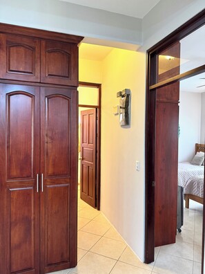 2 habitaciones, tabla de planchar con plancha y wifi gratis