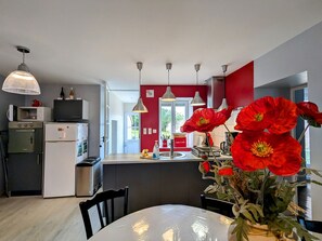 Fridge, microwave, dishwasher