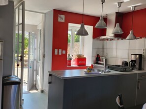 Kylskåp, mikrovågsugn och diskmaskin