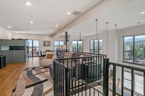 TV, fireplace - Experience luxury in Winter Park at Arrow 206 (Winter Park)