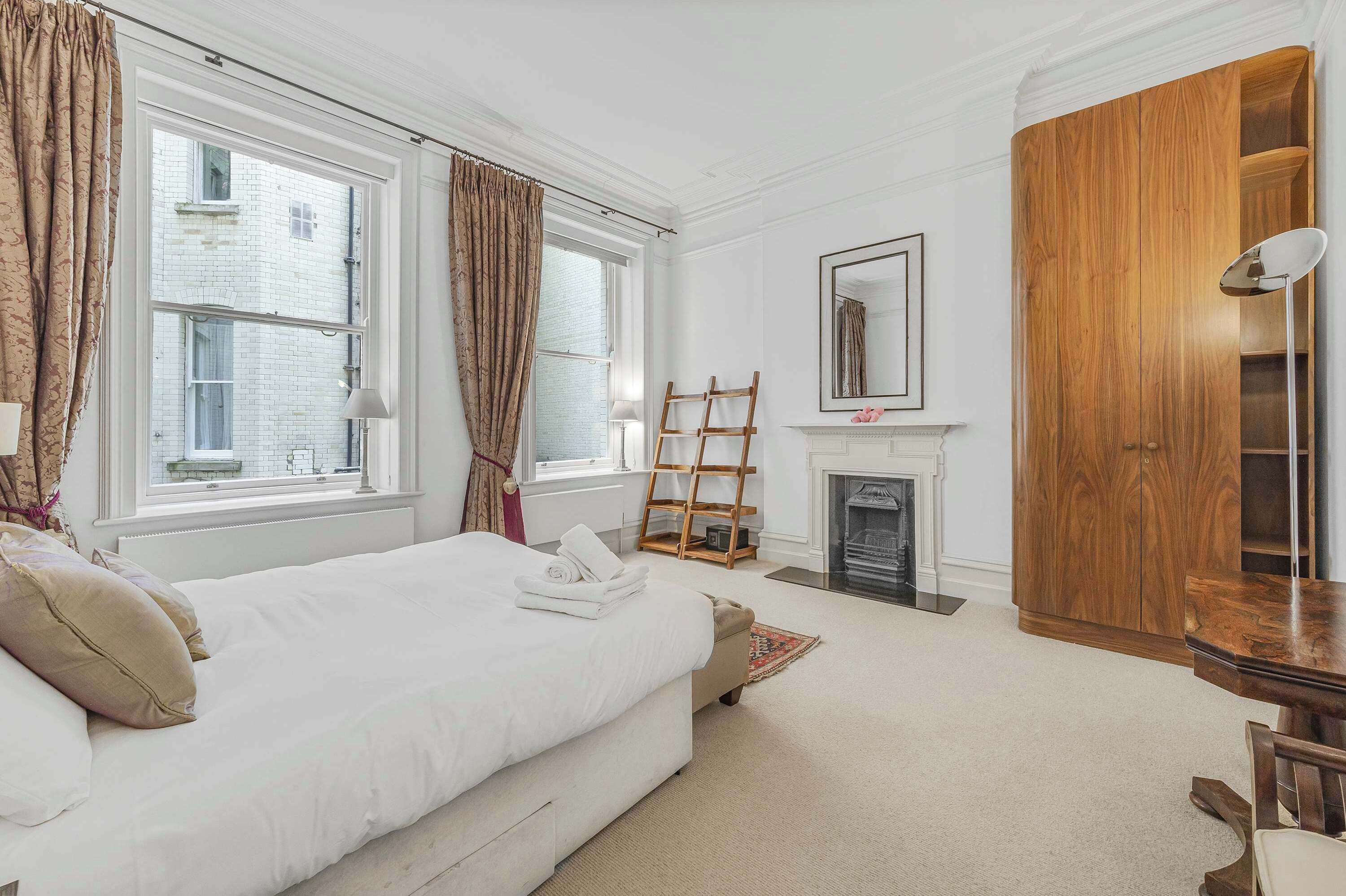 3 habitaciones, tabla de planchar con plancha, cuna de viaje y wifi 